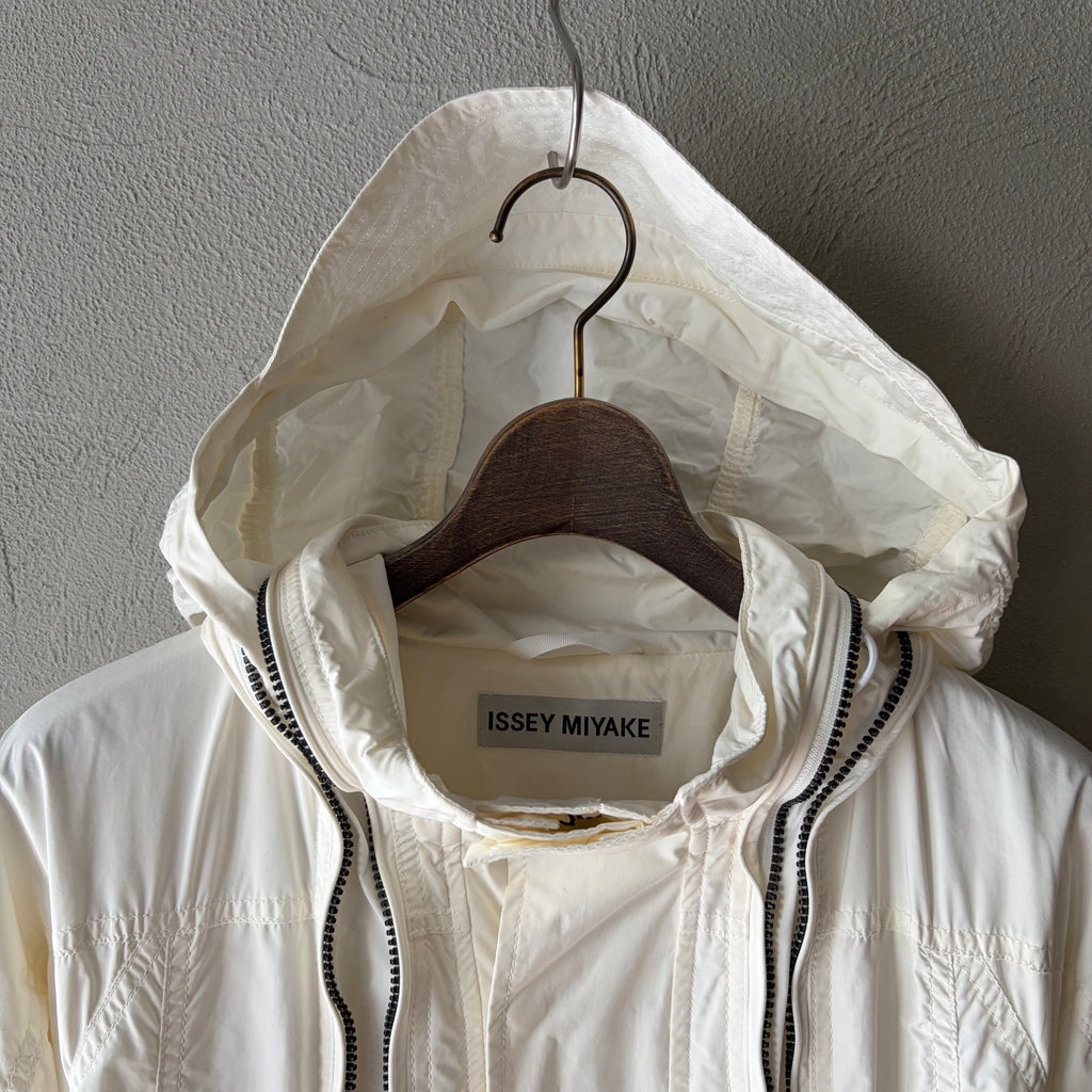 ISSEY MIYAKE Parachute coat